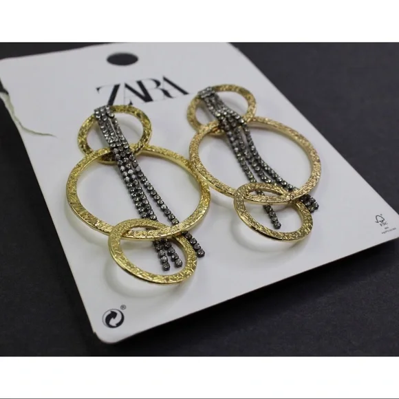 Flaw, Zara NWT Bejeweled Chain Hoop Chain Gold Dangle Earrings - Picture 6 of 9